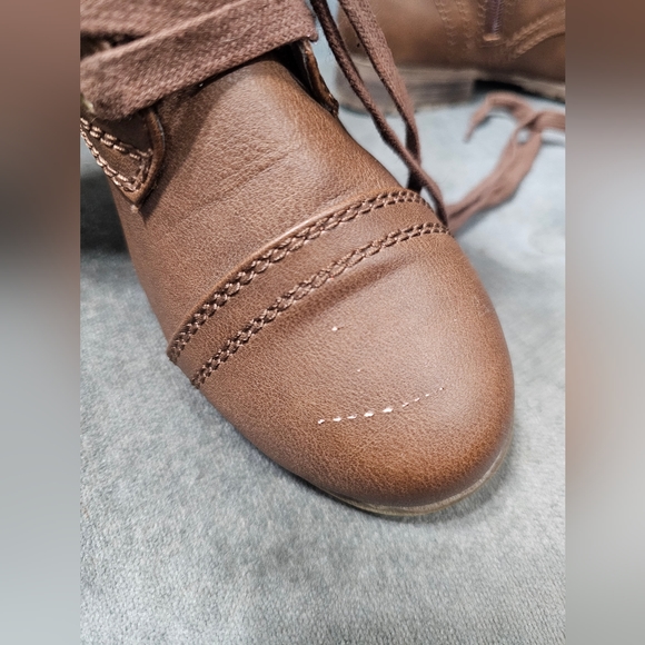 Boots - Picture 10 of 11